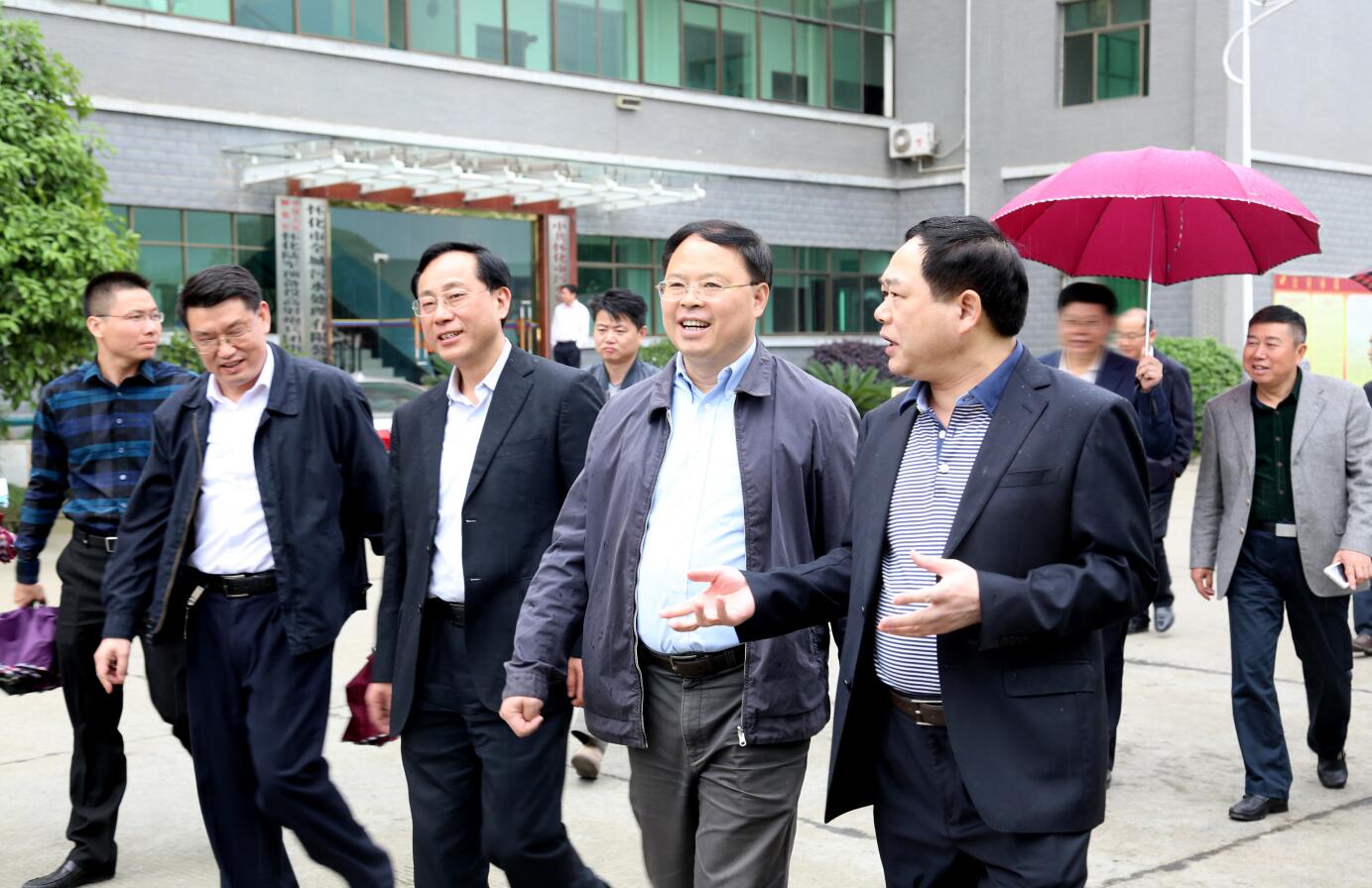 2015年4月，省委常委副省长张剑飞莅临公司视察.JPG